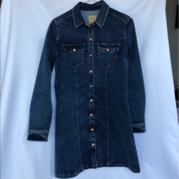 Dresses & Skirts - Long sleeved denim button up dress